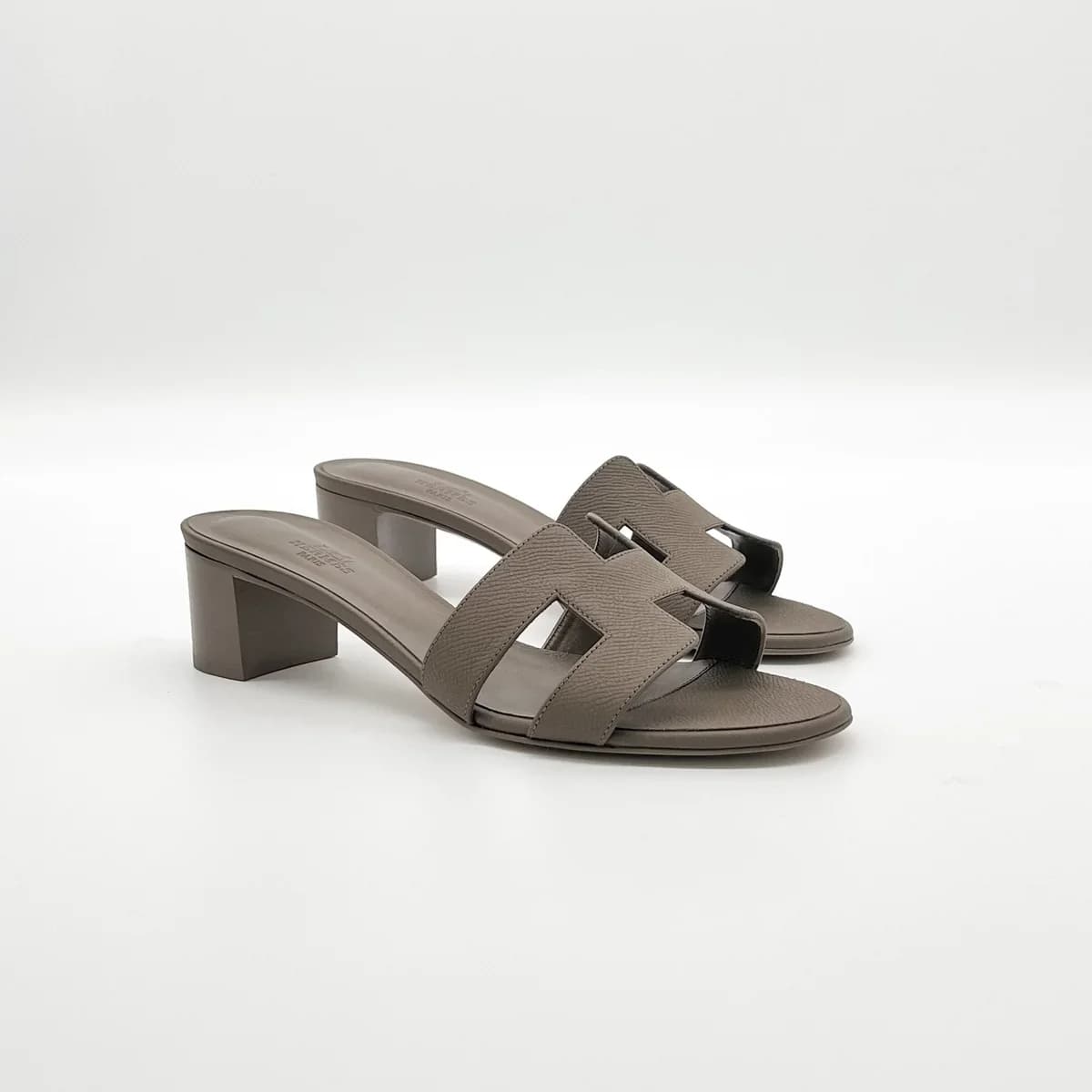 Hermès Oasis sandals, Étoupe, with heels